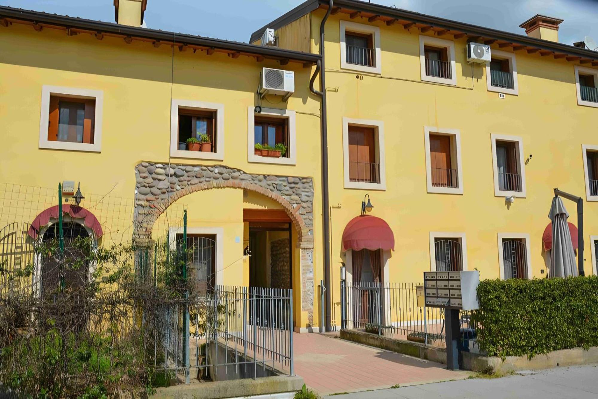 Casa Vacanze Raggio Di Sole Leilighet Valeggio sul Mincio Eksteriør bilde